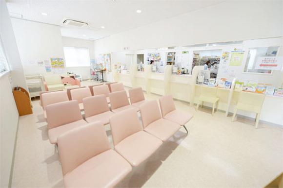 かめのこ調剤薬局　内観